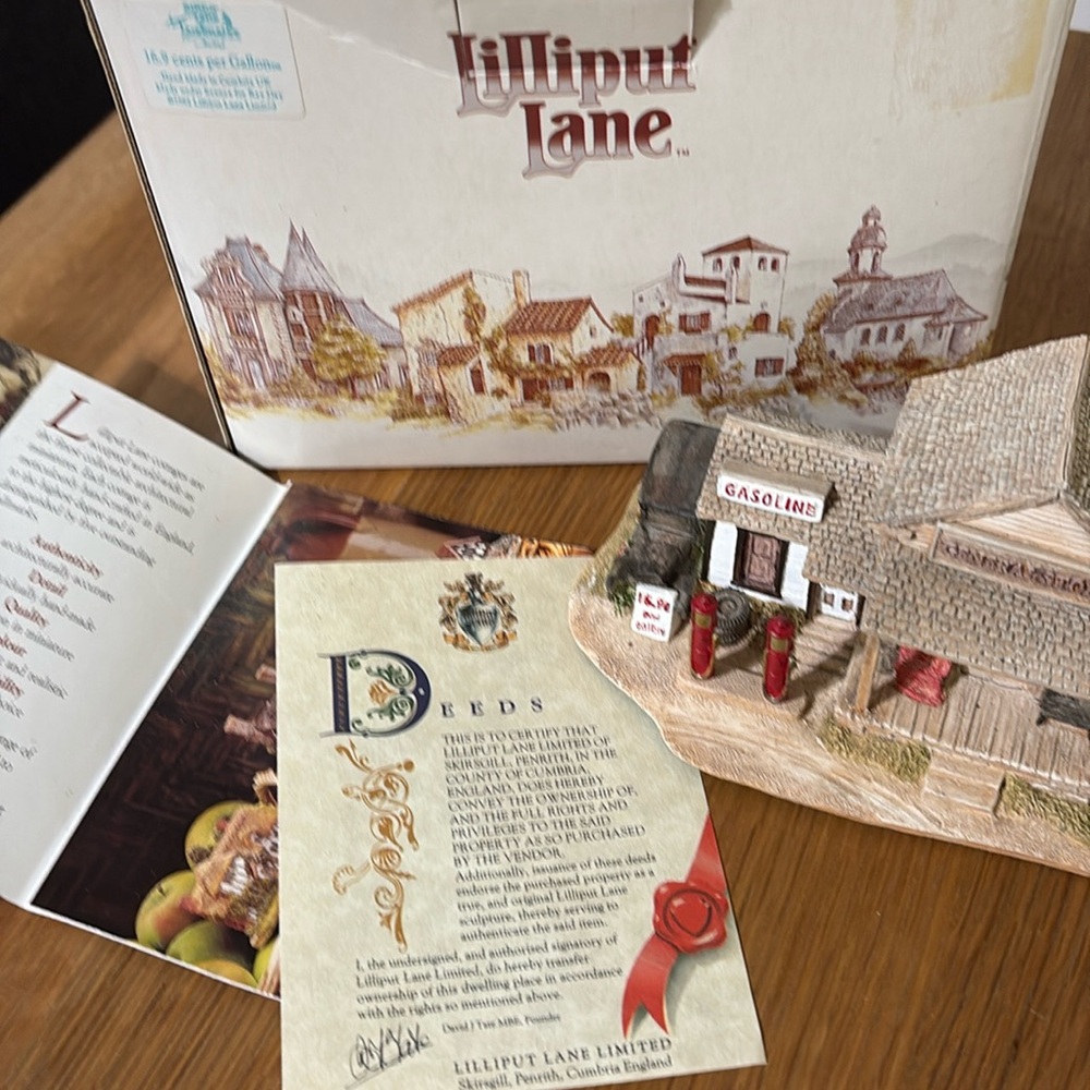 Lilliput Lane 16.9 cents per gallon  Gas Station Figurine